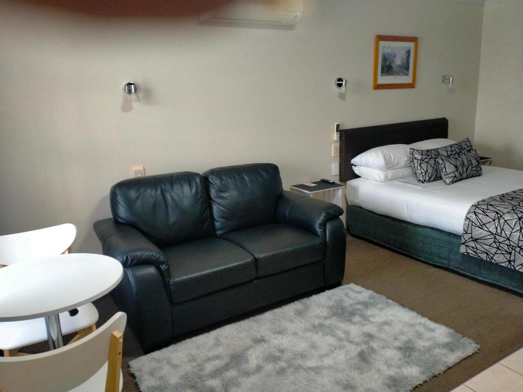 Sandstock Motor Inn Armidale Bagian luar foto