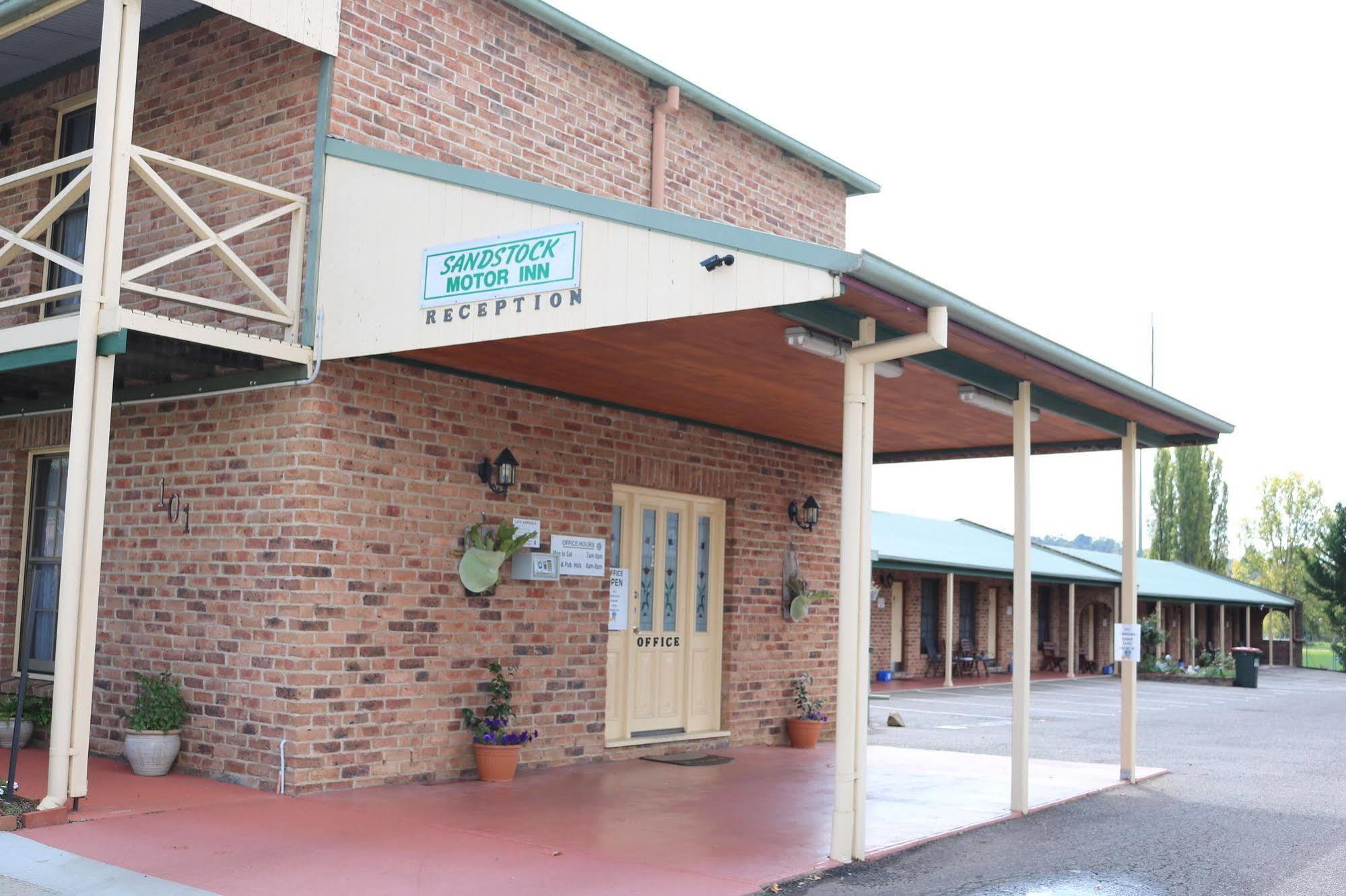 Sandstock Motor Inn Armidale Bagian luar foto