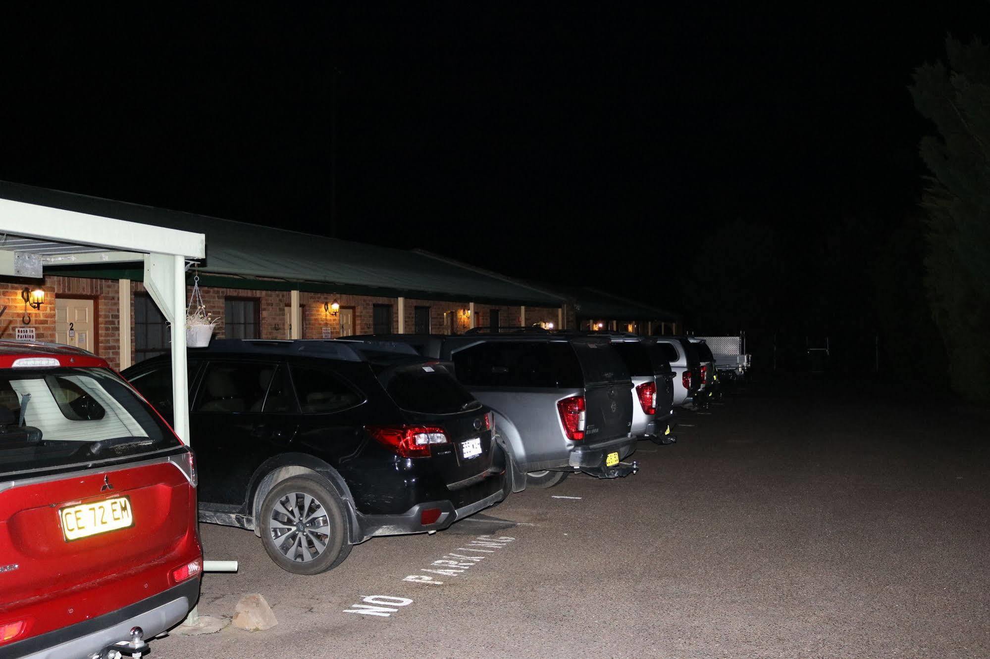 Sandstock Motor Inn Armidale Bagian luar foto