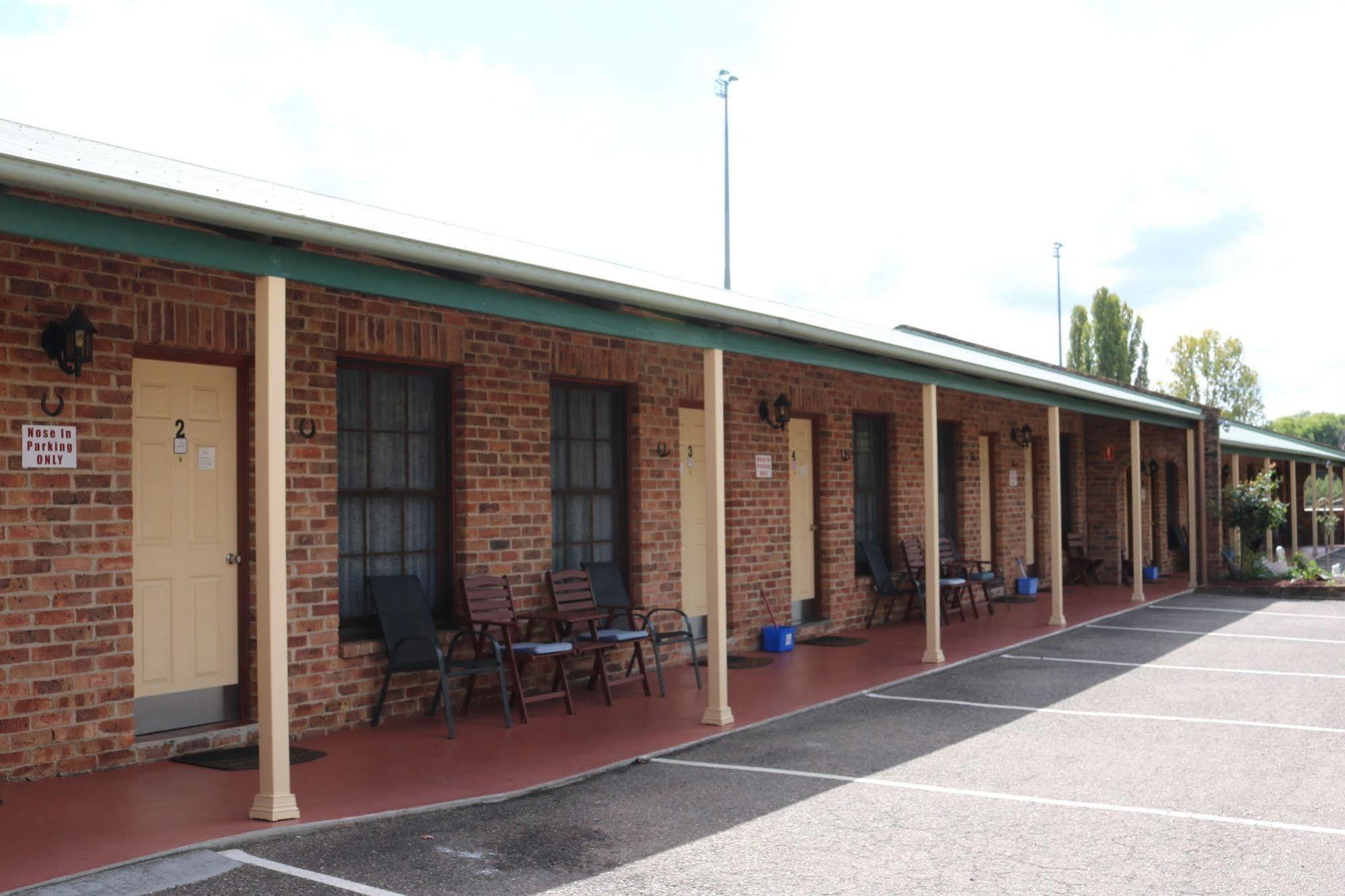 Sandstock Motor Inn Armidale Bagian luar foto