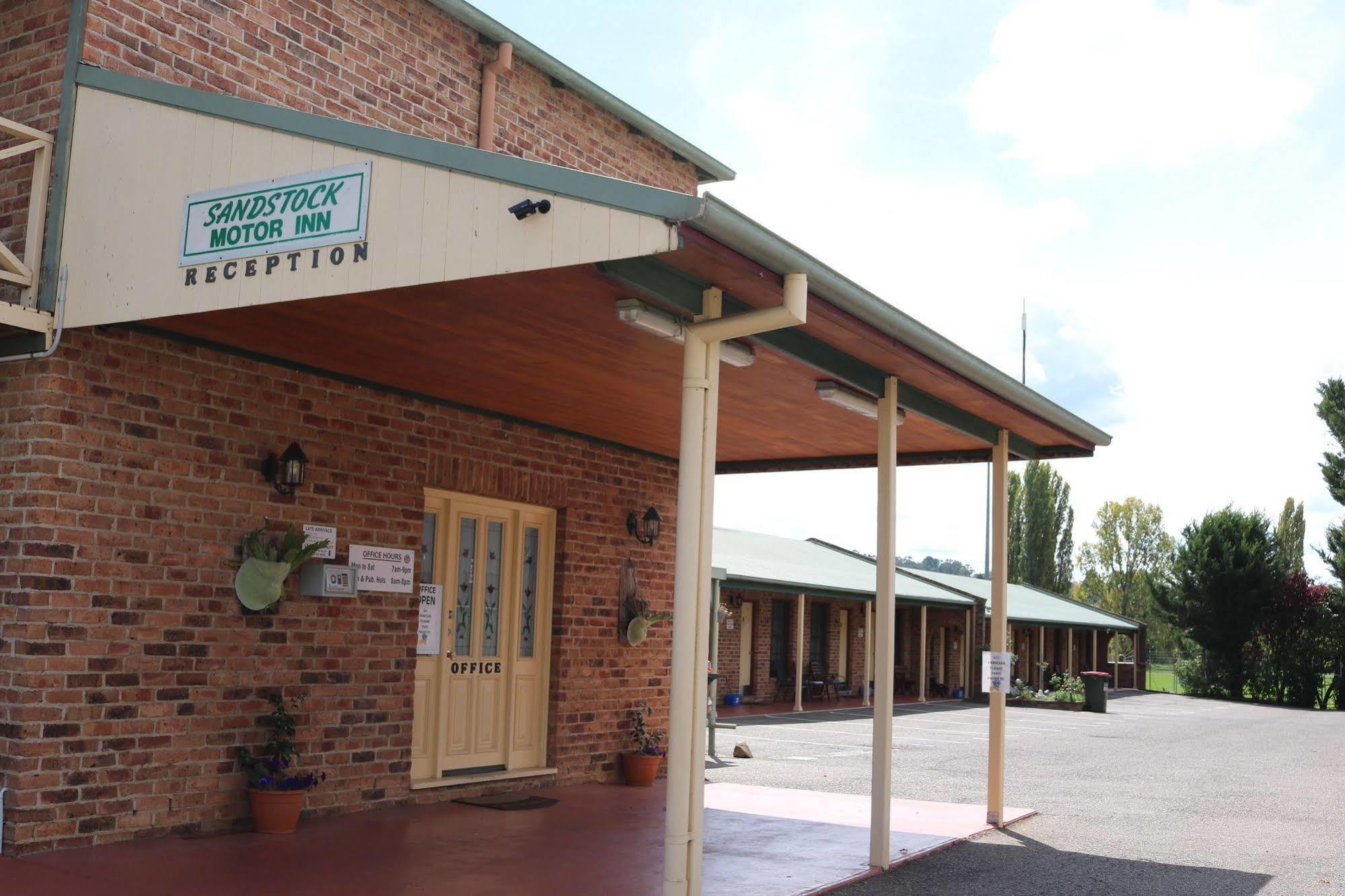 Sandstock Motor Inn Armidale Bagian luar foto