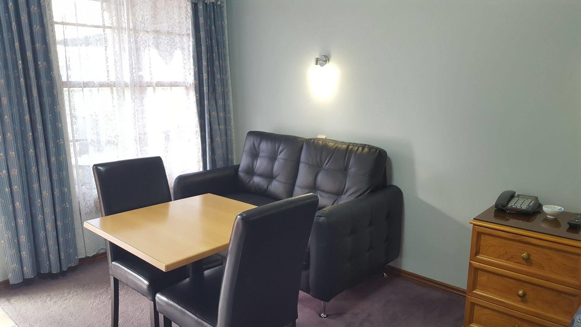 Sandstock Motor Inn Armidale Bagian luar foto